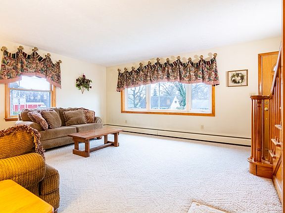 4th image of 302 Eisenhower Ave