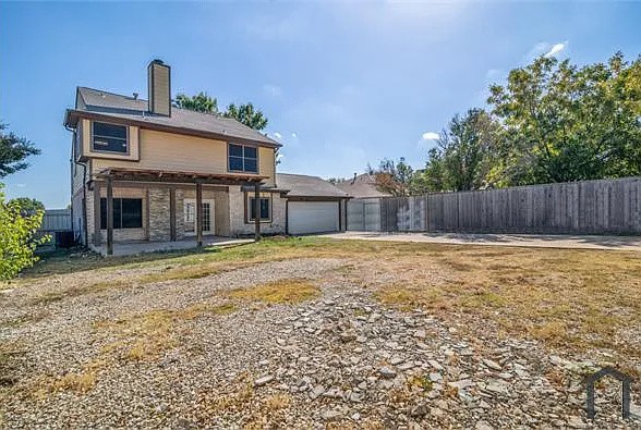 4 bed, 2150 sqft, $3,982 — Photo 3