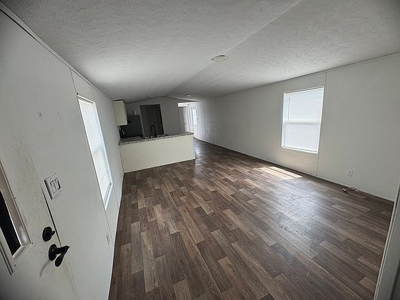 5th image of 4393 Manor Dr