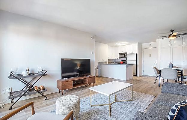 1st image of 160 E 36th St #6