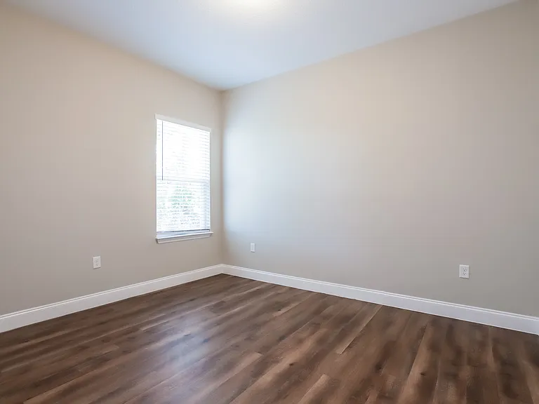 708 Martin Ln — Photo 12