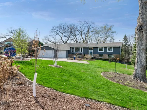 2707 Walters Port Ln, Excelsior, MN 55331