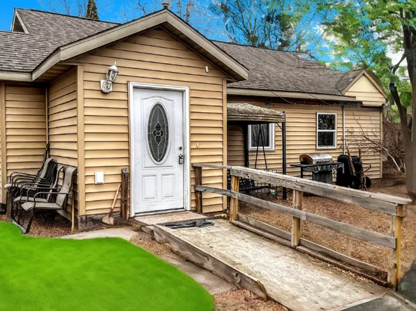 906 Lambert Ave SE, Bemidji, MN 56601