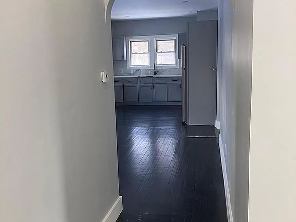 5th image of 122 Vineyard Ave #2