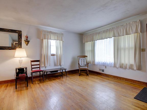 5th image of 184 Oaklawn Ave NE