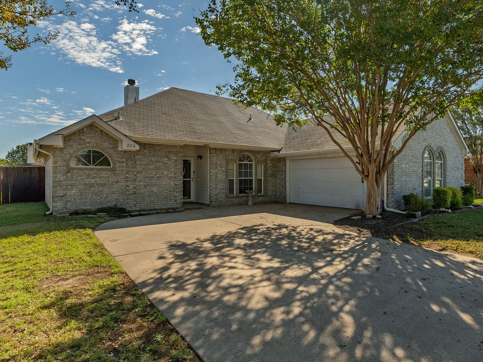 4 bed, 1556 sqft, $2,850 — Photo 2