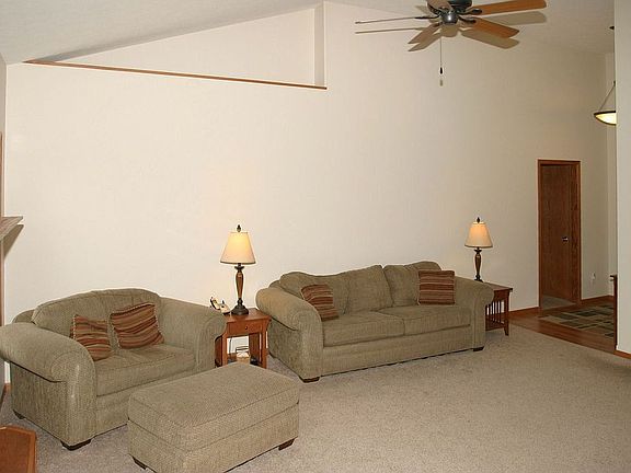 Vaulted Ceiling & Plant Ledge