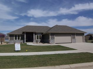 639 Bluestem Trl, Dakota Dunes, SD 57049