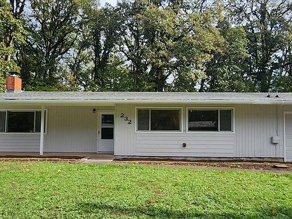 2nd image of 230-232 NE Azalea Dr