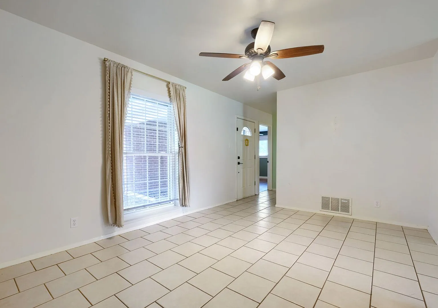 Great Location in the Heart of Schertz! — Photo 3