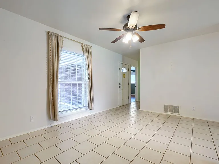 816 Aviation Ave — Photo 3