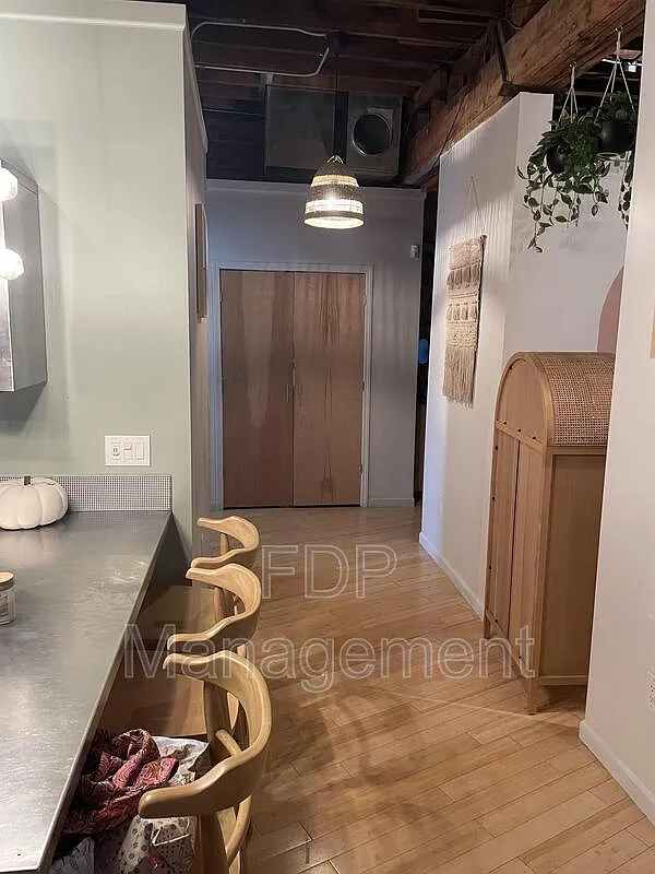 488 E Main St — Photo 3