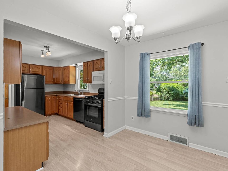 19th image of 245 Saint Patrick Ln