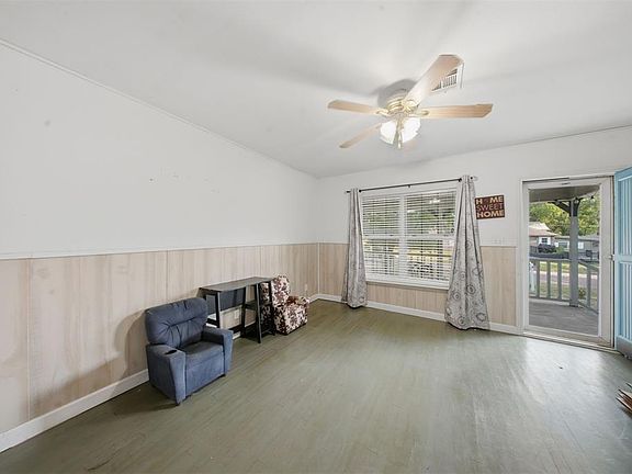 5th image of 24 E Kirk St
