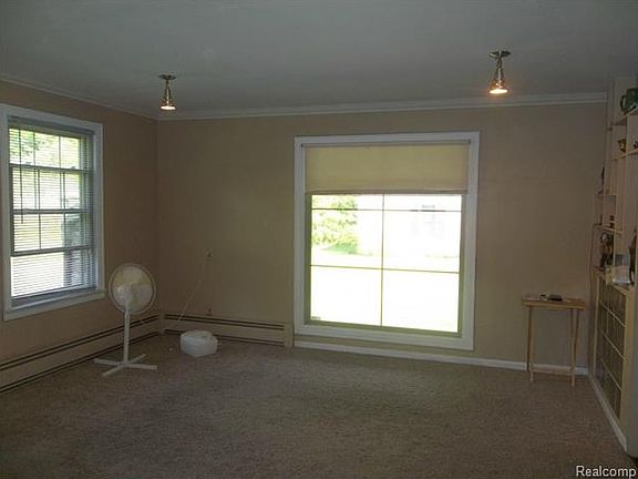 4th image of 32210 Colfax St