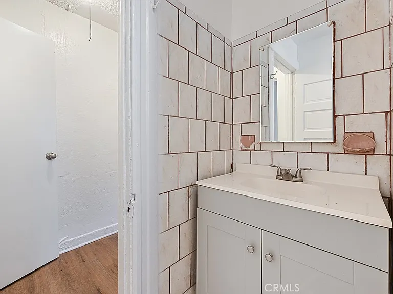 220 E Vernon Ave #1/2 — Photo 12