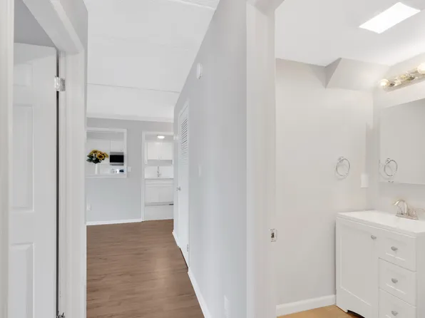 1 Iron Forge Sq Unit 24, Pompton Lakes, NJ 07442