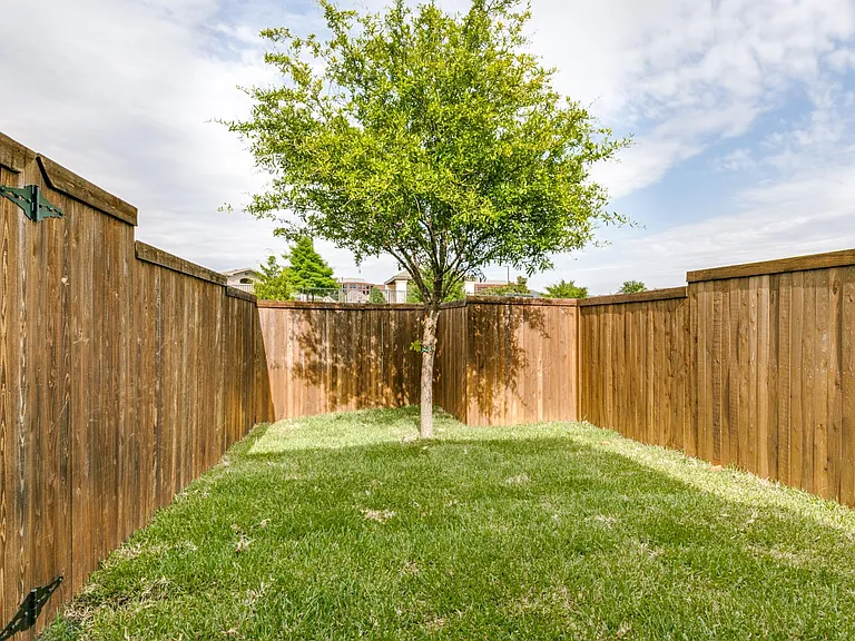 17660 Sequoia Dr — Photo 24