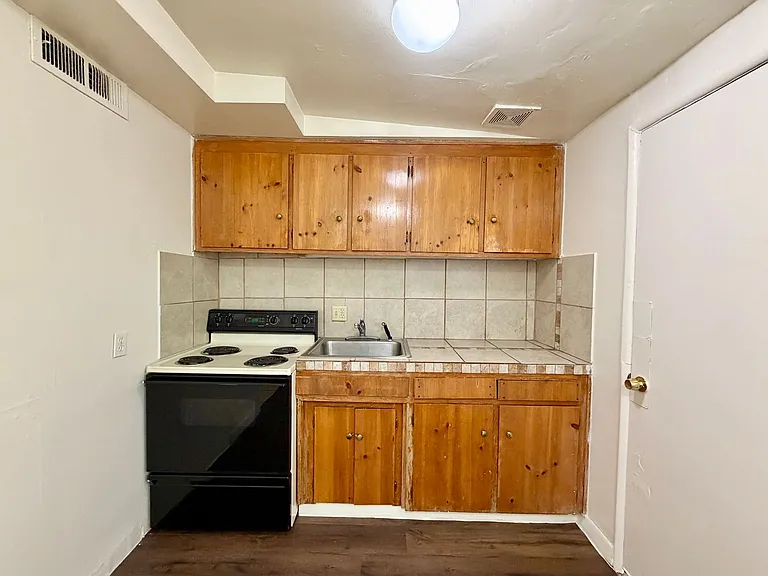 2120 N Treat Ave — Photo 12