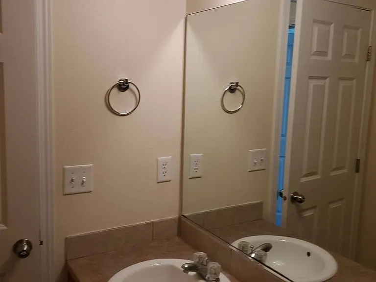 460 Laguna Dr — Photo 16