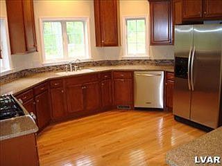 3rd image of 120 Mansfeld Ct