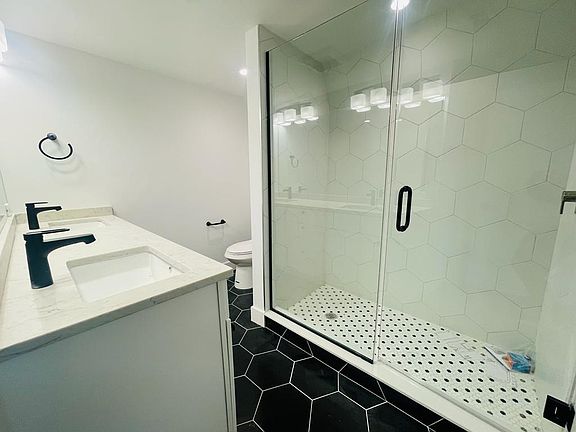 5th image of 2309 N Campbell Ave #3