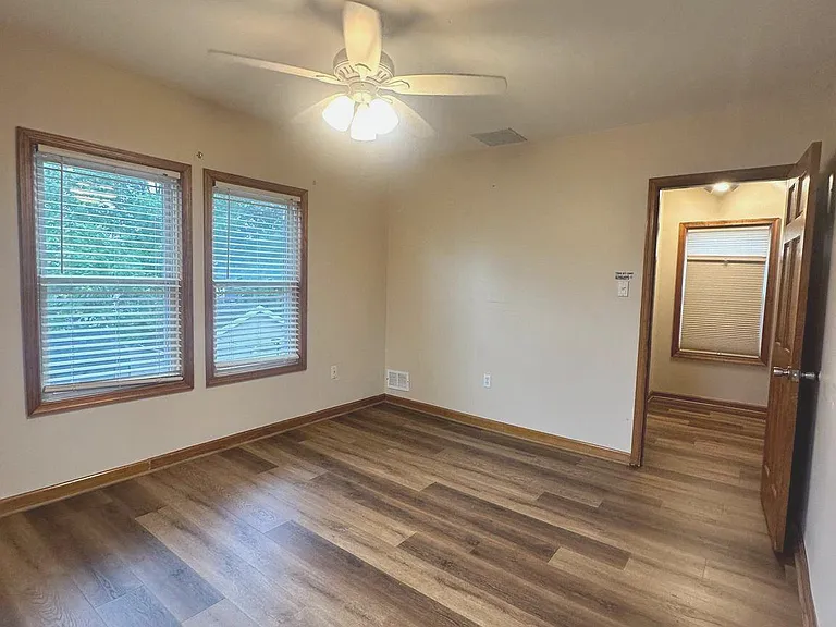 700 Schiller Ave — Photo 15