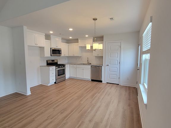 3rd image of 5784 W Holdcroft Dr