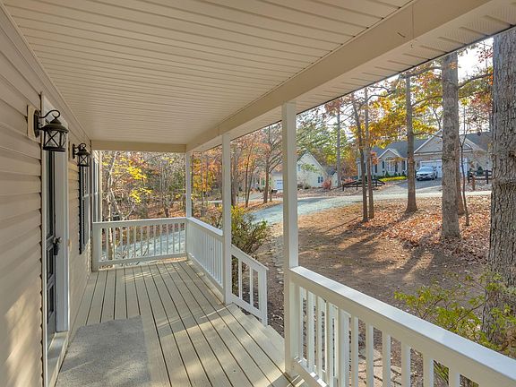 3rd image of 42 Marwood Dr
