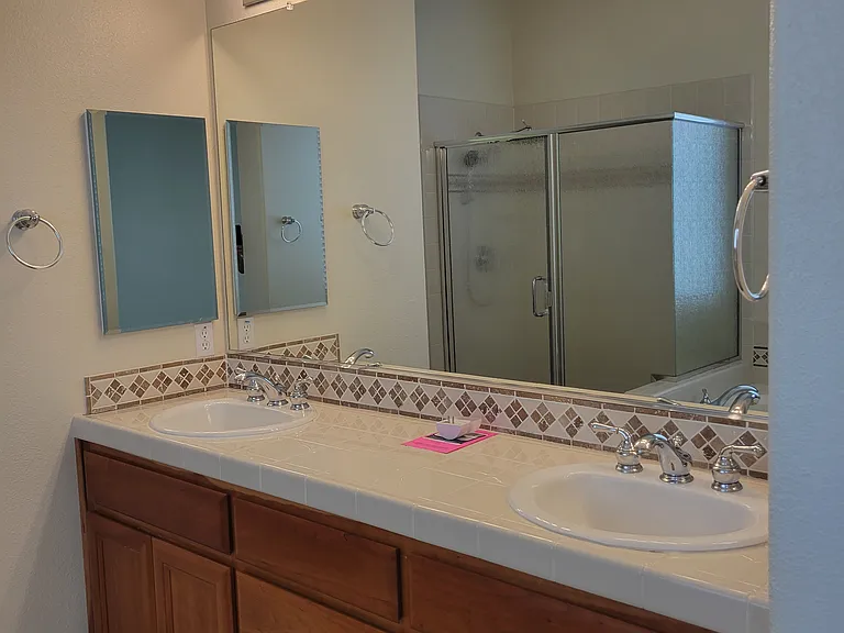 519 Western Hills Dr — Photo 16