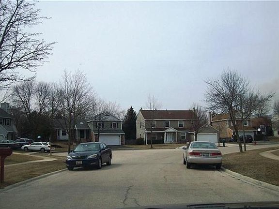 3rd image of 2S582 River Oaks Dr