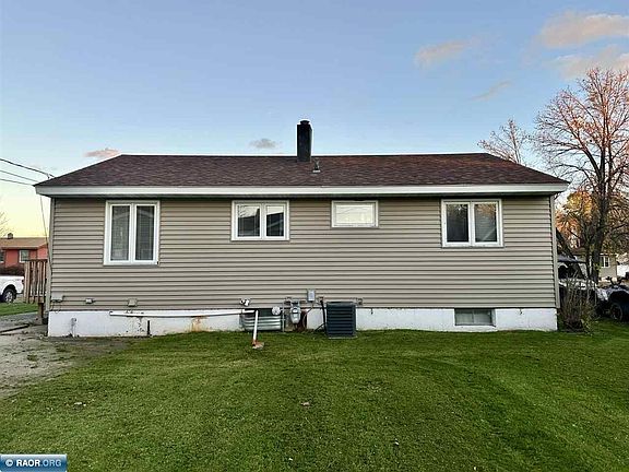 3rd image of 415 Leeds Rd