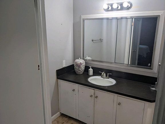5th image of 1008 2nd St #303