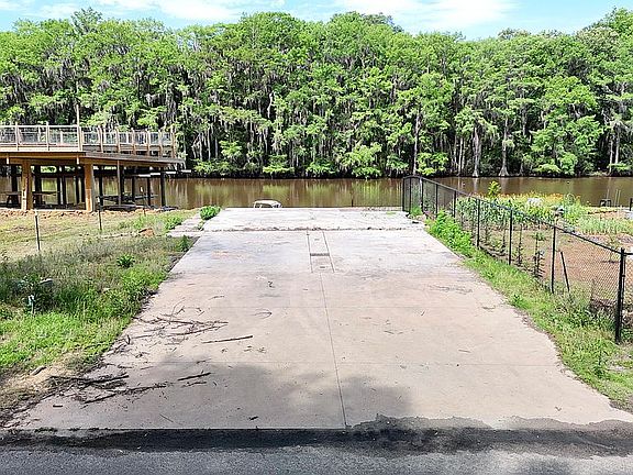 3rd image of 1993 Pine Island Rd