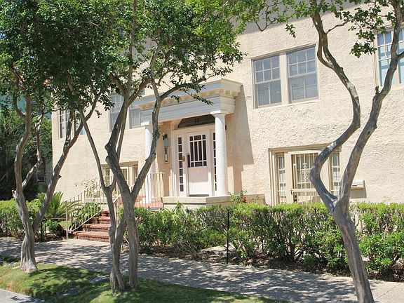 3rd image of 11 Fontainebleau Dr APT A