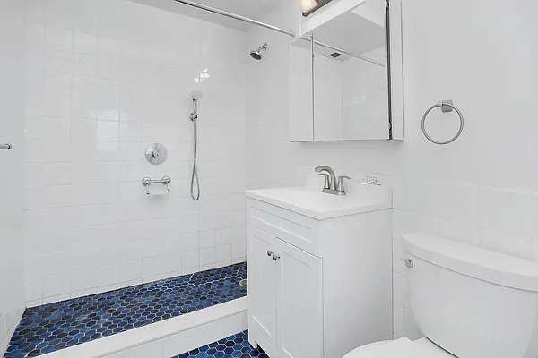 Rented by LEVEN Real Estate | media 6