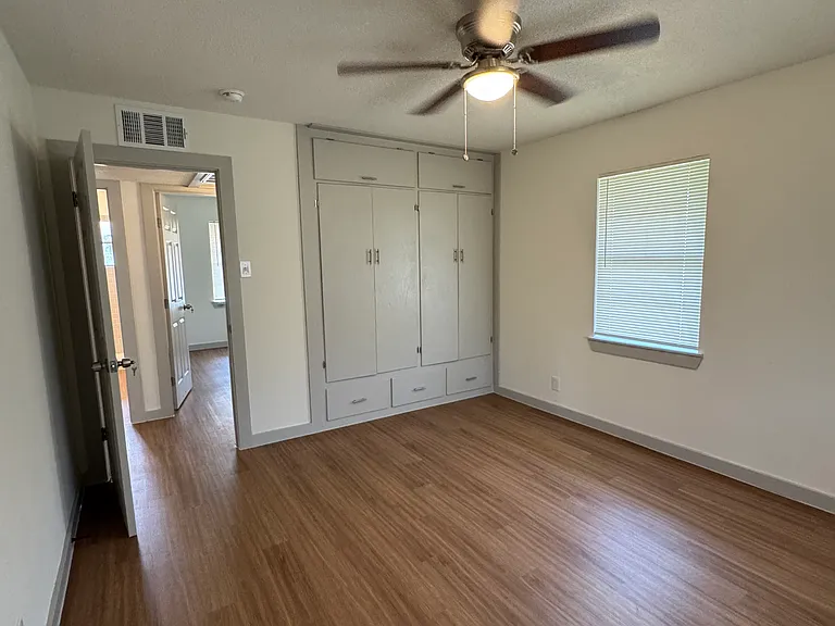 2109 W Avenue B #A — Photo 8