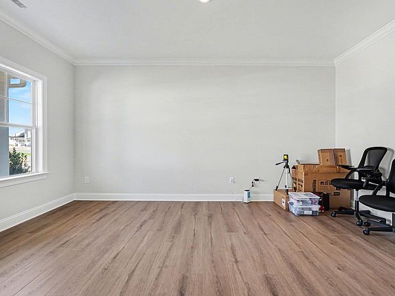 4th image of 105 W Fountainhead Ln