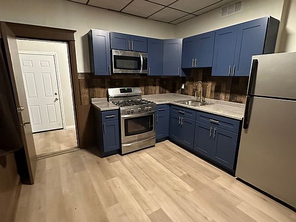 4th image of 2419 N Myrtlewood St