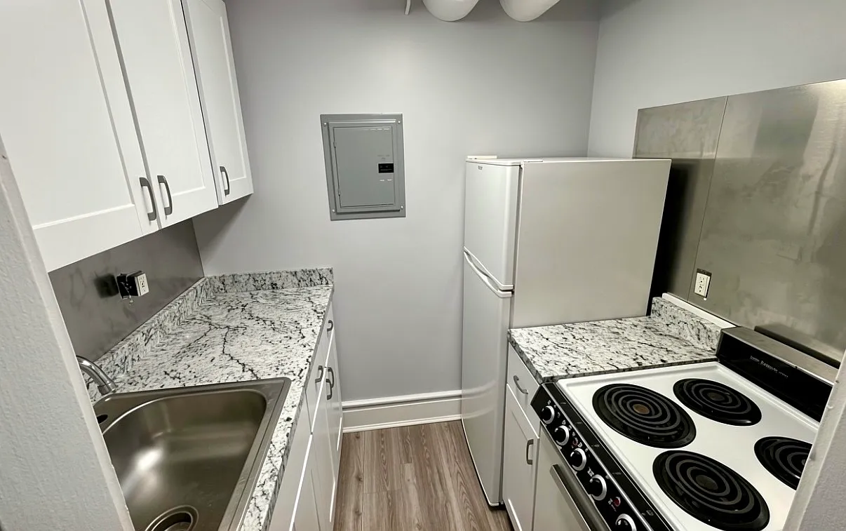 Studio, $2,200 — Photo 2