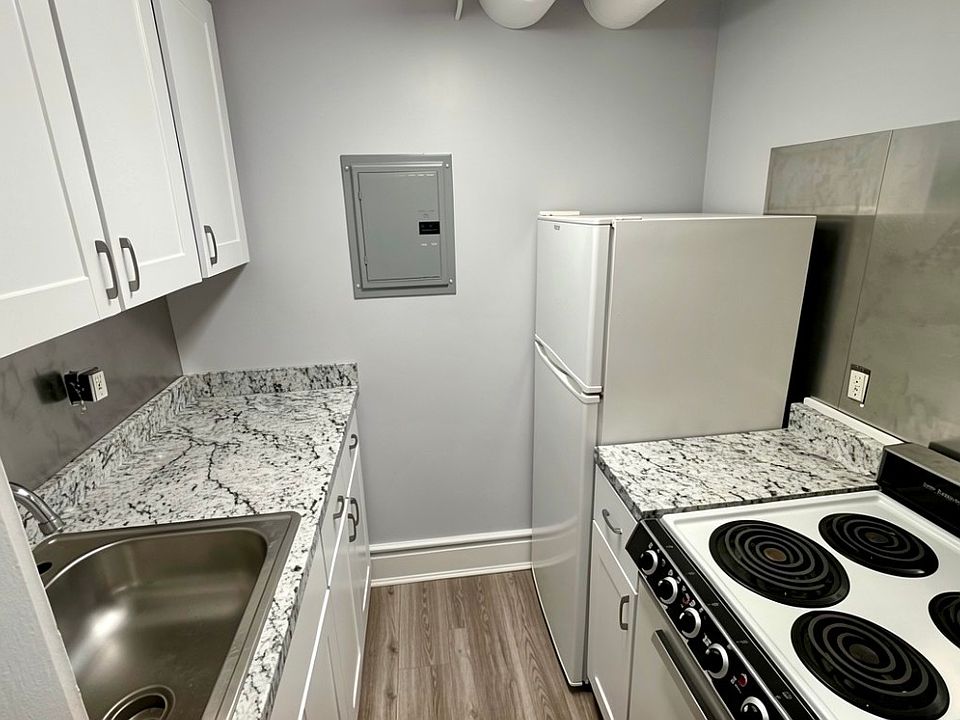 2nd image of 174 Bay State Rd APT B