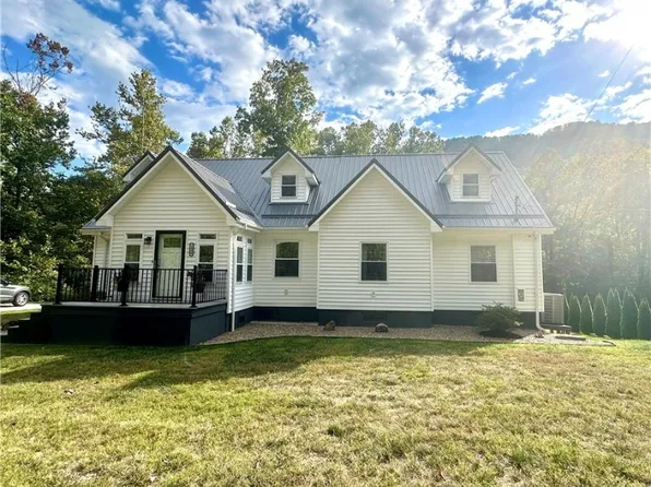 1866 Pond Fork Rd, Madison, WV 25130