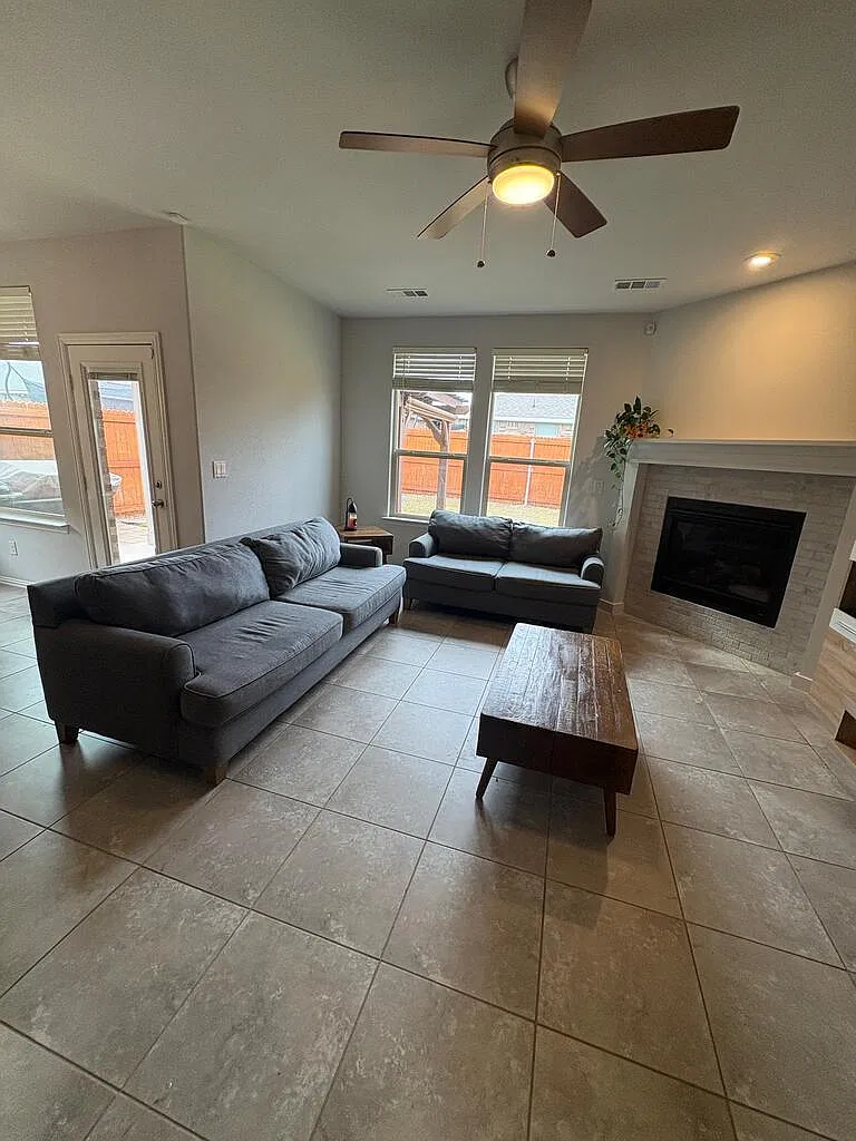 4 bed, 2.0 bath, 2035 sqft, $3,050 — Photo 3