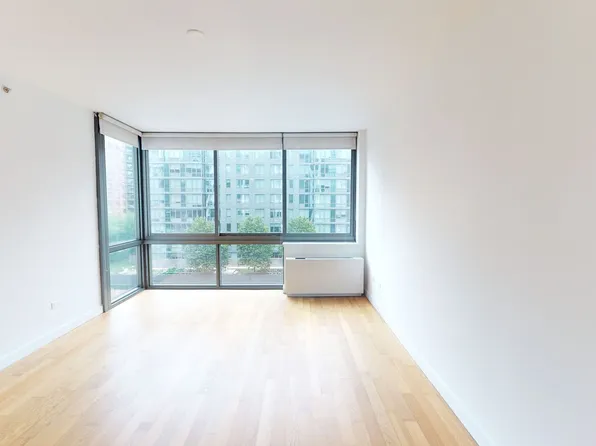 808 Columbus Avenue image 1 of 9
