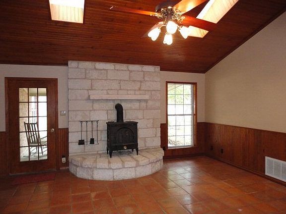 4th image of 663 Northwood Hills Dr