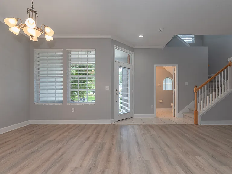 10109 Hayfield Way — Photo 5