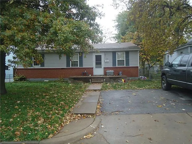 809 Leonard Ave photo 1