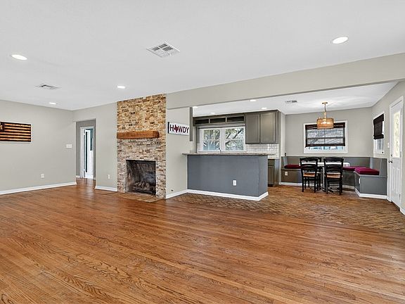 4th image of 1205 Walton Dr