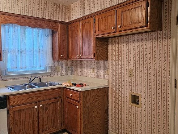 4th image of 2670 Rivercliff Rd