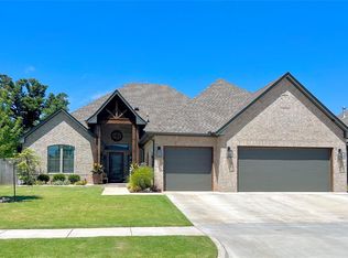 4809 Hambletonian Ln, Mustang, OK 73064